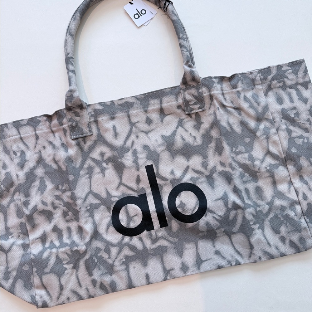 COPY - ALO Yoga Gray Tote Bag for Everyday Use